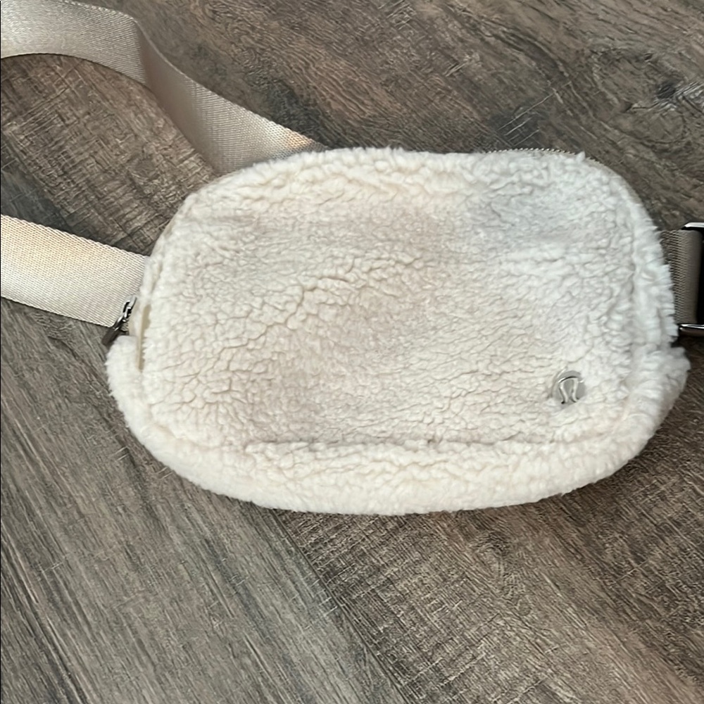 Lululemon Sherpa Belt Bag